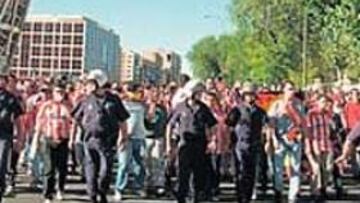 <b>CUSTODIADOS. </b>La Policía vigilará la llegada de los rojiblancos.