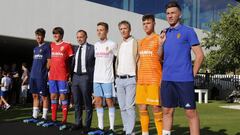 Las nuevas equipaciones del Real Zaragoza.