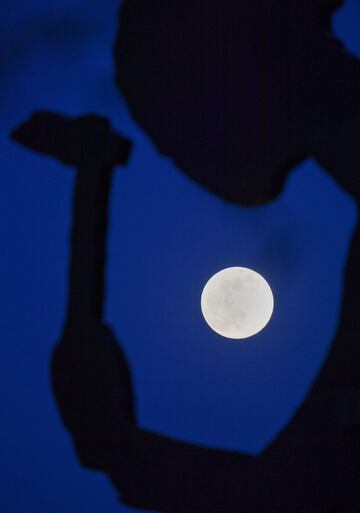 April's pink supermoon in glorious pictures