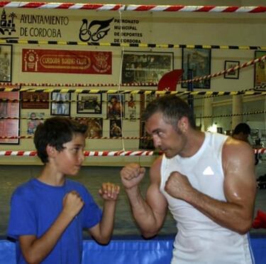 Navarro visita El Arcángel como aspirante al título europeo