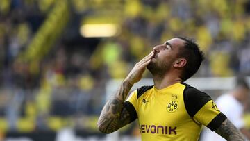 Alcácer celebra uno de los tres goles contra el Aufsburgo.