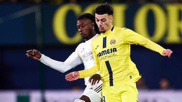VILLARREAL, SPAIN - JANUARY 24: Eduardo Camavinga of Real Madrid competes for the ball with Georges Mikautadze of Villarreal CF during the LaLiga EA Sports match between Villarreal CF and Real Madrid CF at Estadio de la Ceramica on January 24, 2026 in Villarreal, Spain. (Photo by Manuel Queimadelos/Quality Sport Images/Getty Images)