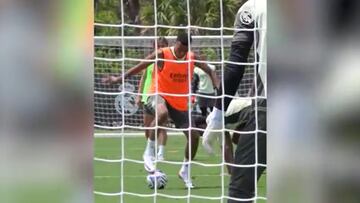 Mbappé muestra toda su clase en un entrenamiento.