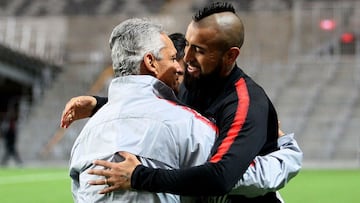 Reinaldo Rueda, entrenador de la Selecci&oacute;n Colombia, se enfrentar&aacute; a sus antiguos dirigidos de Chile, donde estuvo poco tiempo, pero logr&oacute; uni&oacute;n