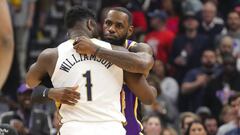 LeBron James saluda a Zion Williamson durante el partido de la NBA que ha enfrentado a los New Orleans Pelicans y a Los &Aacute;ngeles Lakers