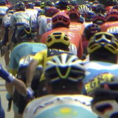 El gesto de admiración y respeto entre Egan Bernal y Alaphilippe