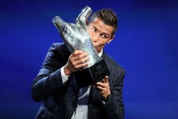 Cristiano recibe el premio al Mejor Jugador de Europa