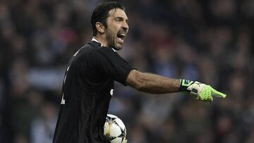 El Bernabéu despide de pie y ovaciona a Buffon