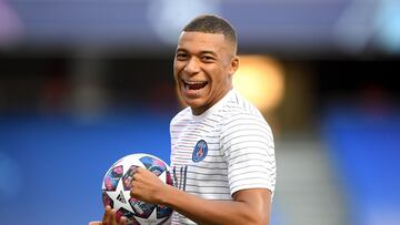 FILED - 23 August 2020, Portugal, Lisbon: Paris Saint-Germain's Kylian Mbappe warms up before the UEFA Champions League Final soccer match between Paris Saint-Germain and Bayern Munich at the Estadio da Luz. France forward Kylian Mbappe has thanked