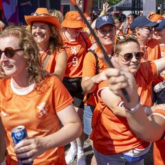 Why do women live longer than men? This author claims to know the scientific reason