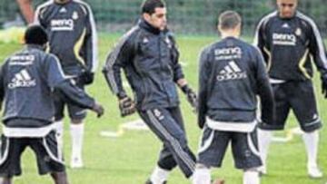 <b>CON BALÓN. </b>El Madrid volvió ayer a ejercitarse en Valdebebas.