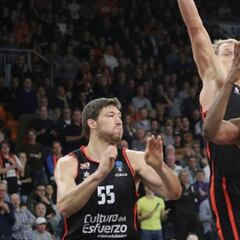 El Valencia se mete en el Top-16 de la Eurocup tras arrasar al Ulm