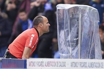 Referee Antonio Mateu Lahoz consulting the VAR during April's LaLiga match between Getafe and Sevilla.