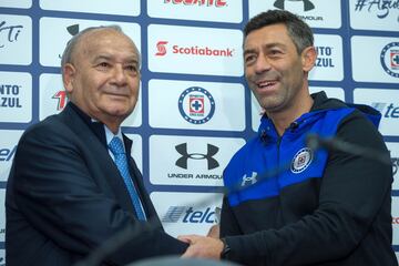 El 11 de diciembre del 2017 Pedro Caixinha es oficialmente presentado como nuevo entrenador del Cruz Azul.