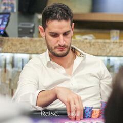 Adrián Marcelo abandona el examen de luchador profesional