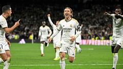 Luka Modric celebra el gol que acaba de marcar al Sevilla.