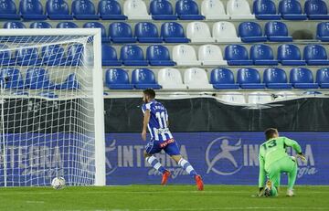 1-0. Luis Rioja marcó el primer gol. Piqué cede el balón a Neto y el portero brasileño pierde el control del esférico permitiendo anotar al jugador babazorro.