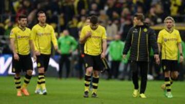 Los jugadores del Borussia Dortmund, decepcionados tras caer ante el Borussia Moenchengladbach.