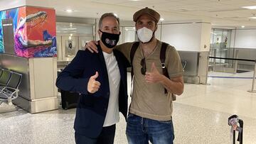 El delantero argentino lleg&oacute; este viernes a Estados Unidos y fue recibido por Jorge Mas, socio de David Beckham en el Inter Miami, equipo al que Higua&iacute;n se unir&aacute; en las pr&oacute;ximas horas.