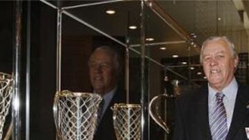 <b>EMBLEMA MADRIDISTA.</b> El ex jugador del Real madrid ha recibido el reconocimiento por parte de la FIBA.