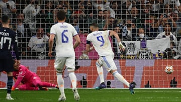 Karim Benzema corre a celebrar el tercer gol del Madrid ante el Manchester City. Es su &uacute;ltimo gol hasta el momento.