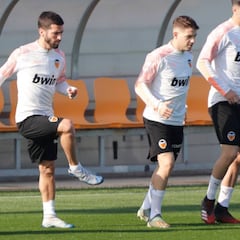 Gayà sí, pero Rodrigo vuelve a quedarse sin jugar ante el Atleti