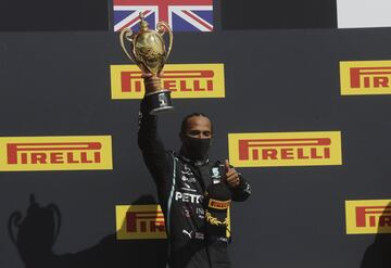 El piloto británico venció en el GP de su país.