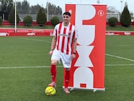 27-01-26. ANDRÉS FERRARI POSA EN MAREO EN SU PRESENTACIÓN OFICIAL COMO NUEVO JUGADOR DEL SPORTING.