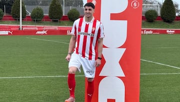 27-01-26. ANDRÉS FERRARI POSA EN MAREO EN SU PRESENTACIÓN OFICIAL COMO NUEVO JUGADOR DEL SPORTING.