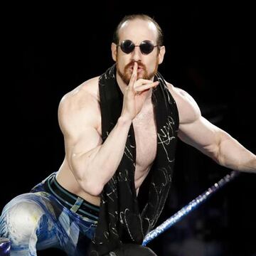 Aiden English es un luchador actualmente activo en WWE, llegó a su territorio de desarrollo en 2012 y en 2016 ascendió al roster principal, ese mismo año se casó con Shaul Guerrero.