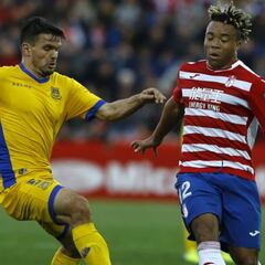 Adrián Ramos pone tercero al Granada a costa del Alcorcón