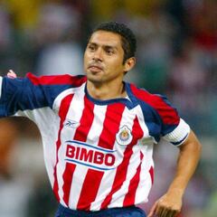 Decena de exmundialistas han vestido las camisetas de Chivas y Monterrey