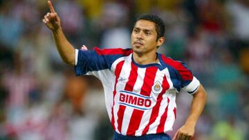 Los dos iniciaron su carrera con la Piedad, pero en 1995 Ramón se fue a Monterrey, mientras que para el 1998 Carlos Adrián fichó con el Morelia donde tuvo una larga etapa. 'Ramoncito' llegó a ser un histórico de Chivas y de Selección Mexicana.