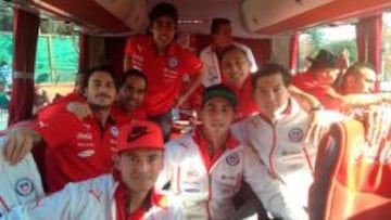 Los chilenos, en el autobús de La Roja.