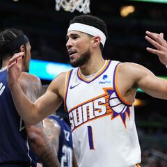 Booker, desatado otra vez con 44 puntos… y sin premio