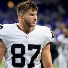 Foster Moreau dice adiós a la NFL por cáncer