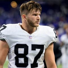 Tight end Foster Moreau reveals cancer diagnosis: What is a Hodgkin lymphoma?