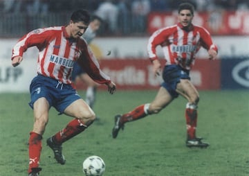 Fue campeón de Liga y Copa del Rey en su único año en el Atlético de Madrid (1995-96), temporada en la que consiguió marcar 16 goles.