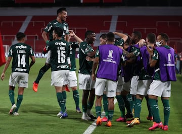 Palmeiras golea a River Plate en el Estadio Libertadores de América y complica la llave para el equipo de Rafael Santos Borré y Jorge Carrascal, quien salió expulsado