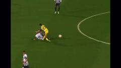 “Hoy doy las gracias de no tener la pierna rota”: la criminal patada que impacta al mundo