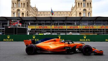 McLaren&#039;s Spanish driver Fernando Alonso steers his car during the first practice session ahead of the Formula One Azerbaijan Grand Prix in Baku on April 27, 2018. / AFP PHOTO / ANDREJ ISAKOVIC