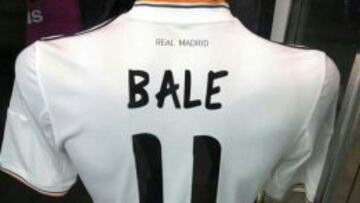 La camiseta del Real Madrid con el nombre impreso de Bale.