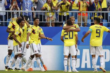 Los jugadores de la Selección Colombia celebran el gol de Yerry Mina durante el partido Senegal-Colombia, del Grupo H del Mundial de Fútbol de Rusia 2018, en el Samara Arena de Samara, Rusia, hoy 28 de junio de 2018