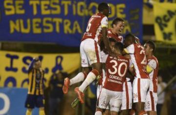 Santa Fe sigue con vida en los tres torneos que disputa. La Copa Sudamericana, la Copa Colombia y la Liga Águila.