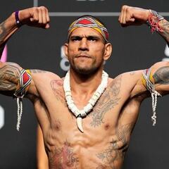 La lucha de Alex Pereira con el alcoholismo