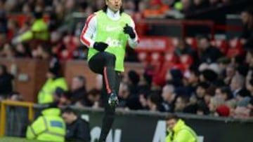 Falcao, calentando en Old Trafford.