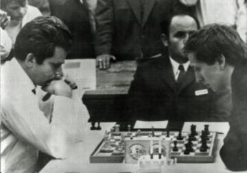 Fisher se convirtió en el primer campeón estadounidense de ajedrez al vencer al ruso Spassky en la que fue la partida del siglo.