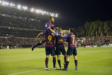 0-1. Luis Suárez celebró el primer gol.