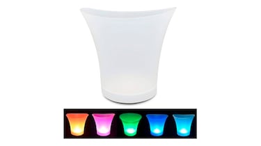 Llena de color tus cenas navideñas con esta cubitera con luz LED