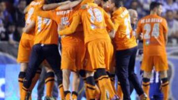 Los jugadores de la Real Sociedad celebran su entrada en la Champions.